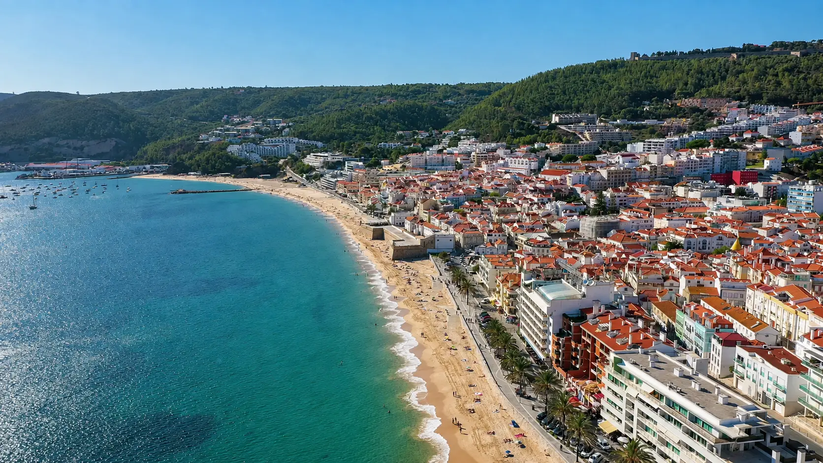 Sesimbra e a Serra da Arrábida vistas de cima
