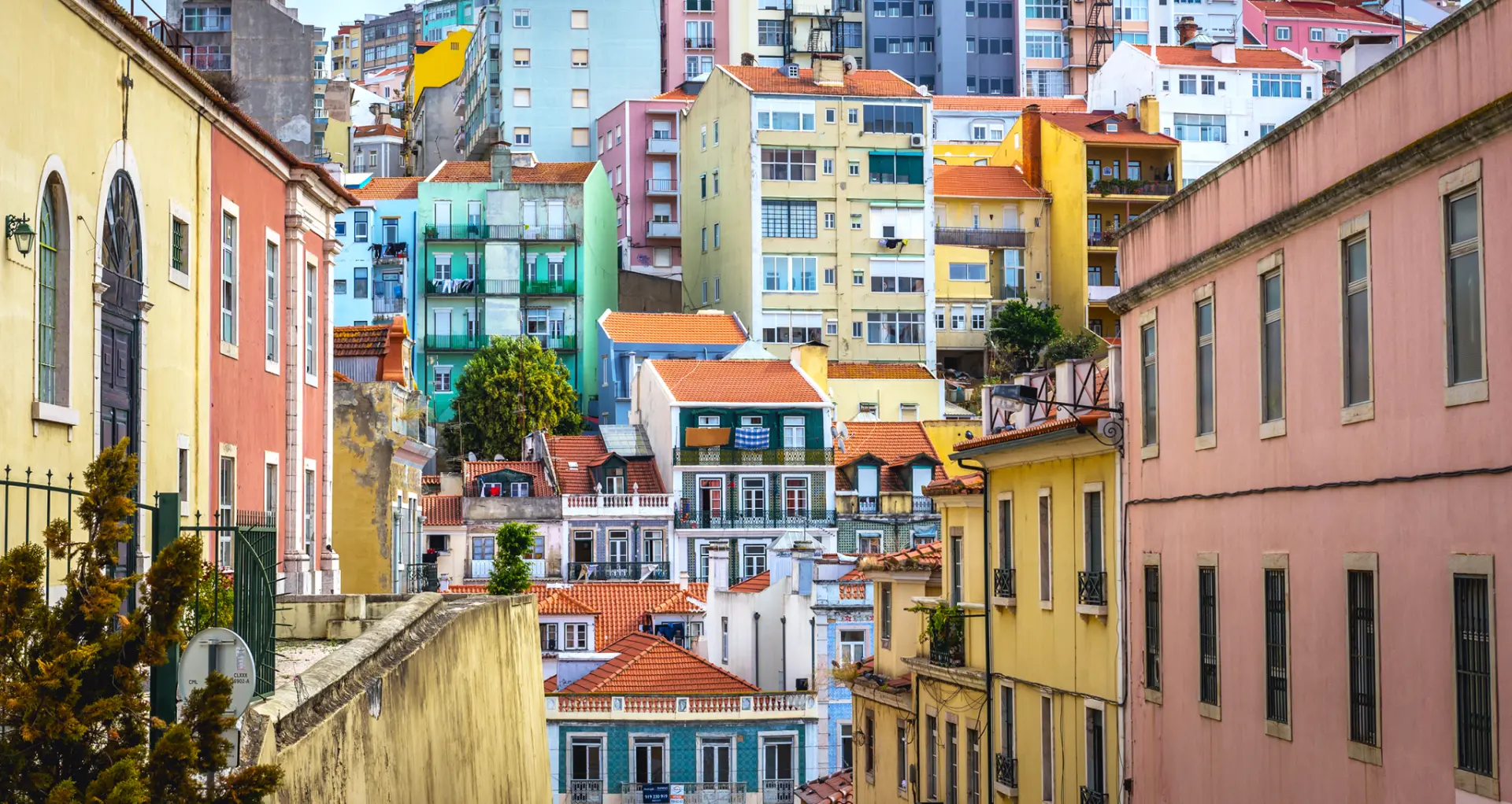 Envolvente residencial de colina de Lisboa junto a Arroios